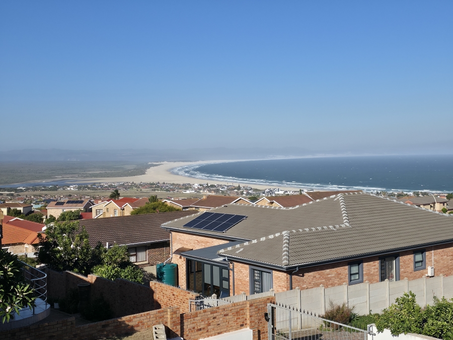 5 Bedroom Property for Sale in Wavecrest Eastern Cape